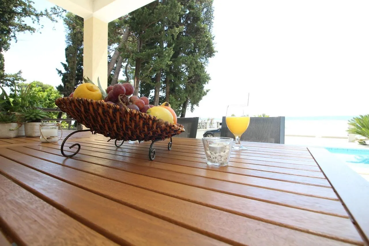 Villa Beachfront Sea Palace Kastela 0*,