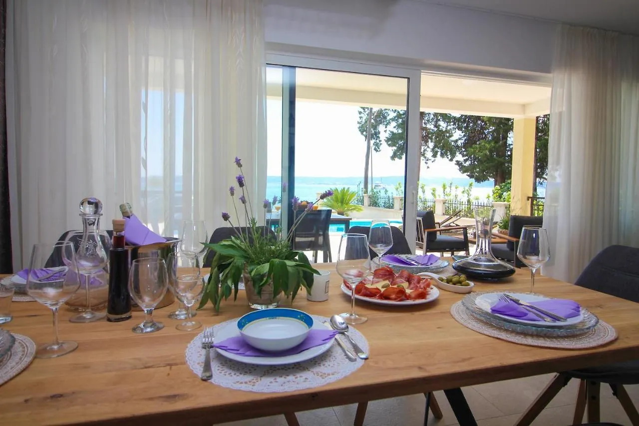Villa Beachfront Sea Palace Kastela 0*,