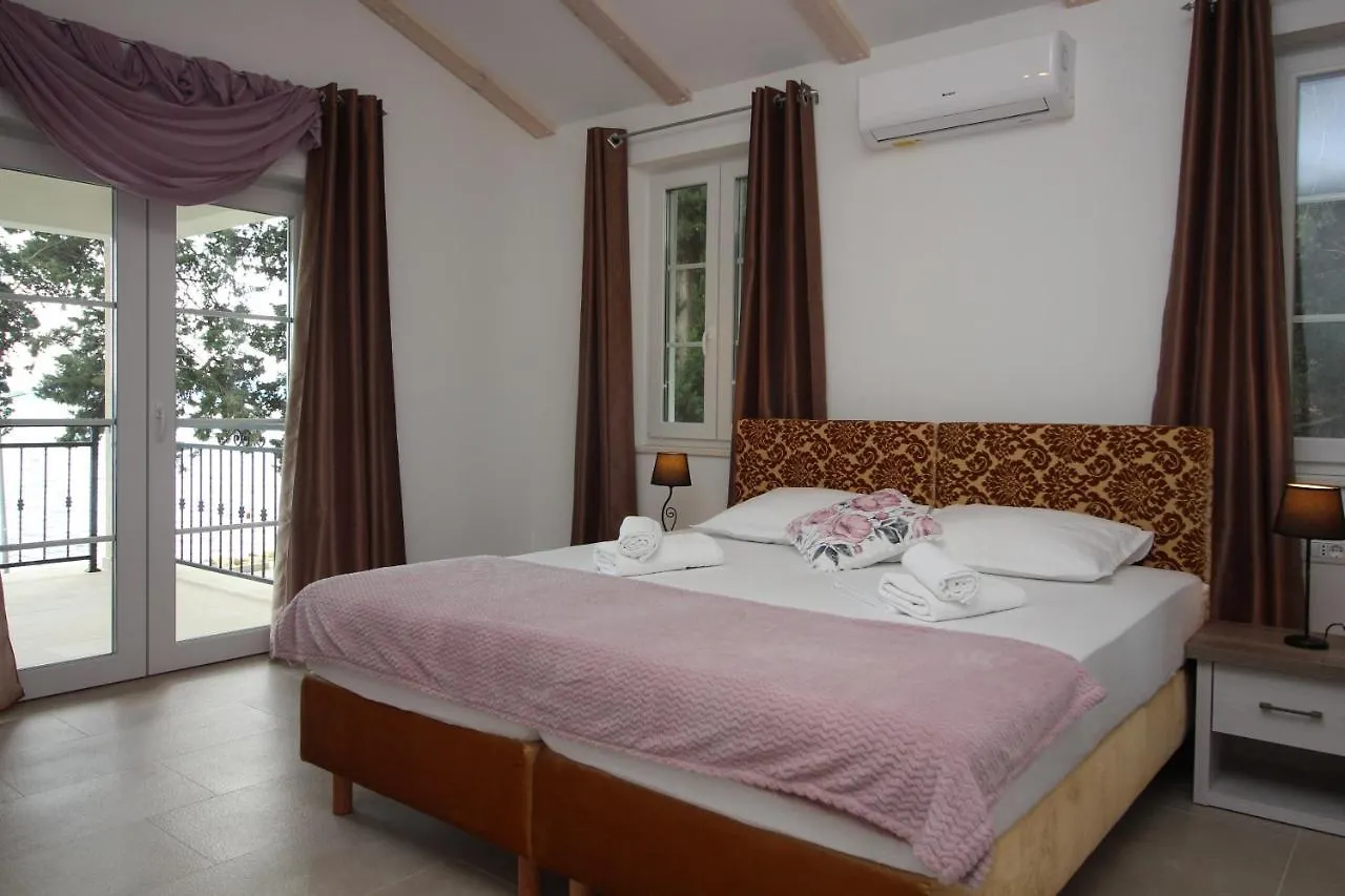 Villa Beachfront Sea Palace Kastela Croatia
